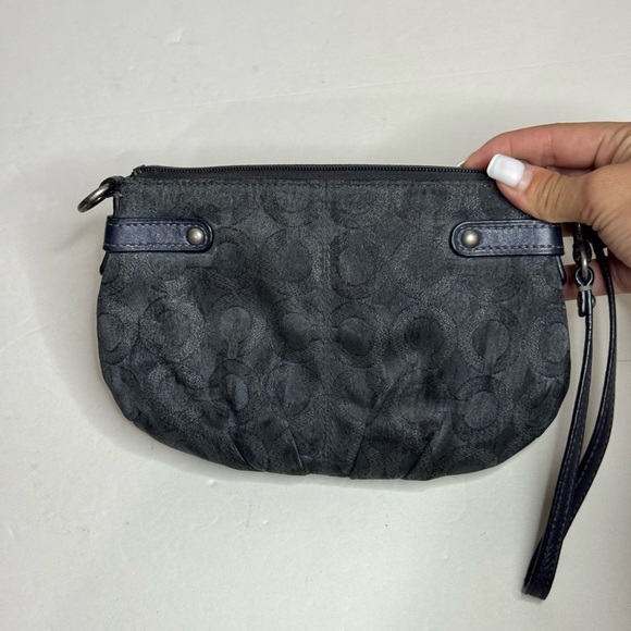 Coach Grey Madison Op Art Pleated Signature Capacity Chain Wristlet - Picture 5 of 9